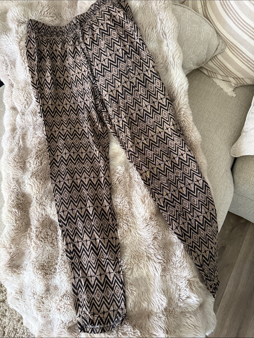 Women's Black & Tan Geometric Print Pull-On Pants